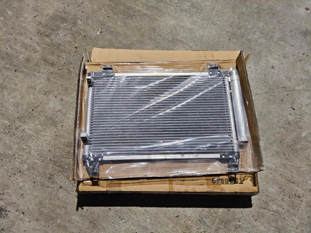 Toyota airconditioningcondensor, Doe-het-zelf en Bouw, Glas en Ramen, Nieuw