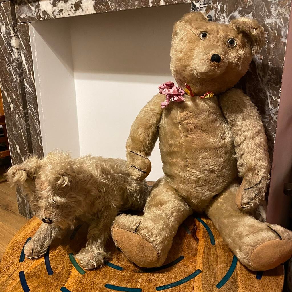 Steiff, zittende hond en teddybeer, Verzamelen, Beren en Cherished Teddies, Ophalen of Verzenden, Zo goed als nieuw, Steiff