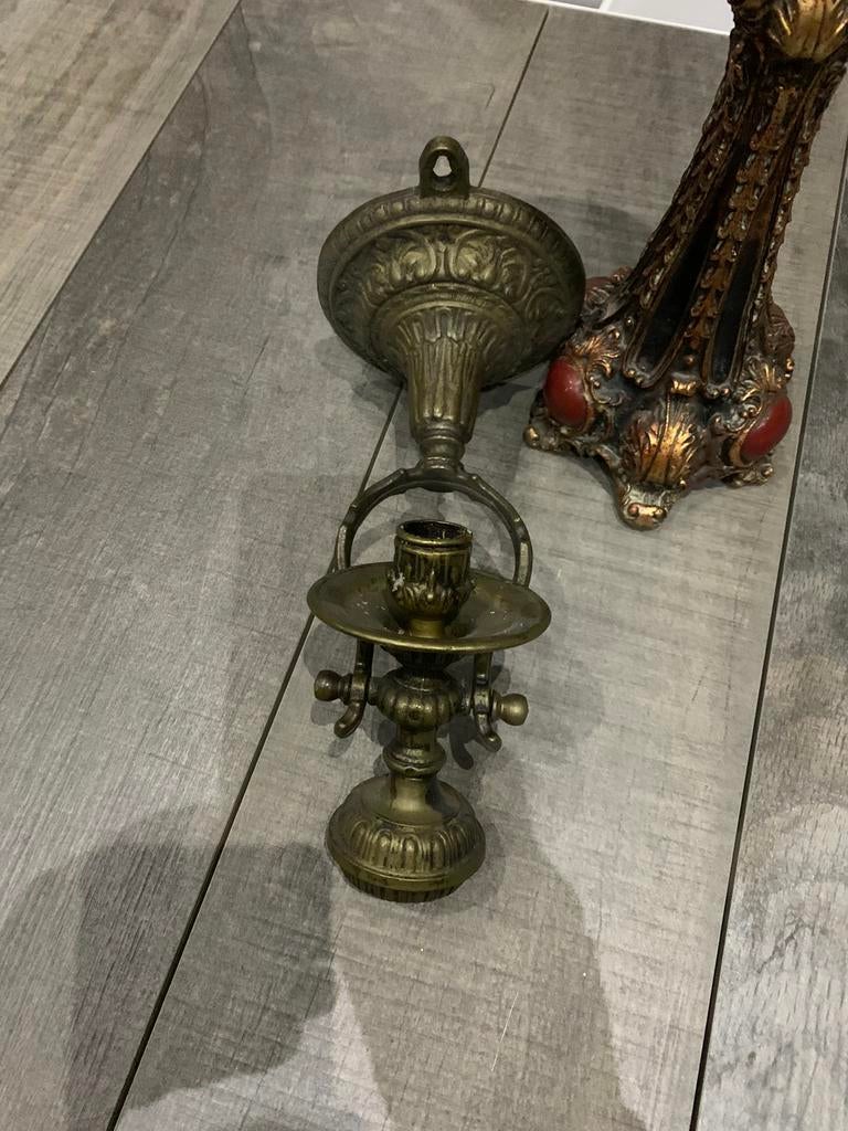 Bougeoir mural ancien, Enlèvement