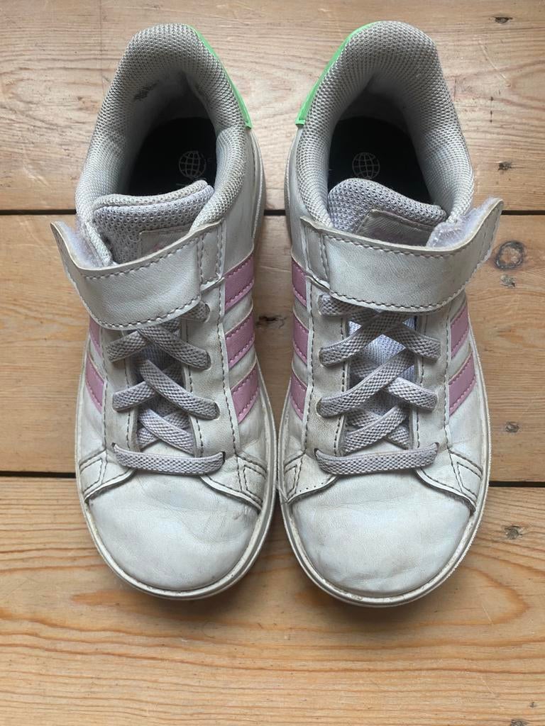 Adidas meisjes maat 29, Kinderen en Baby's, Kinderkleding | Schoenen en Sokken, Ophalen, Zo goed als nieuw