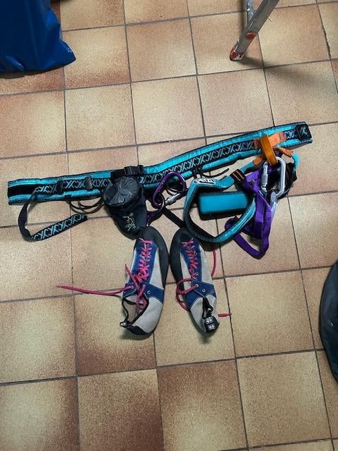 ceinture d'escalade + chaussures, Sports & Fitness, Escalade, Enlèvement, Utilisé, Accessoire d'escalade