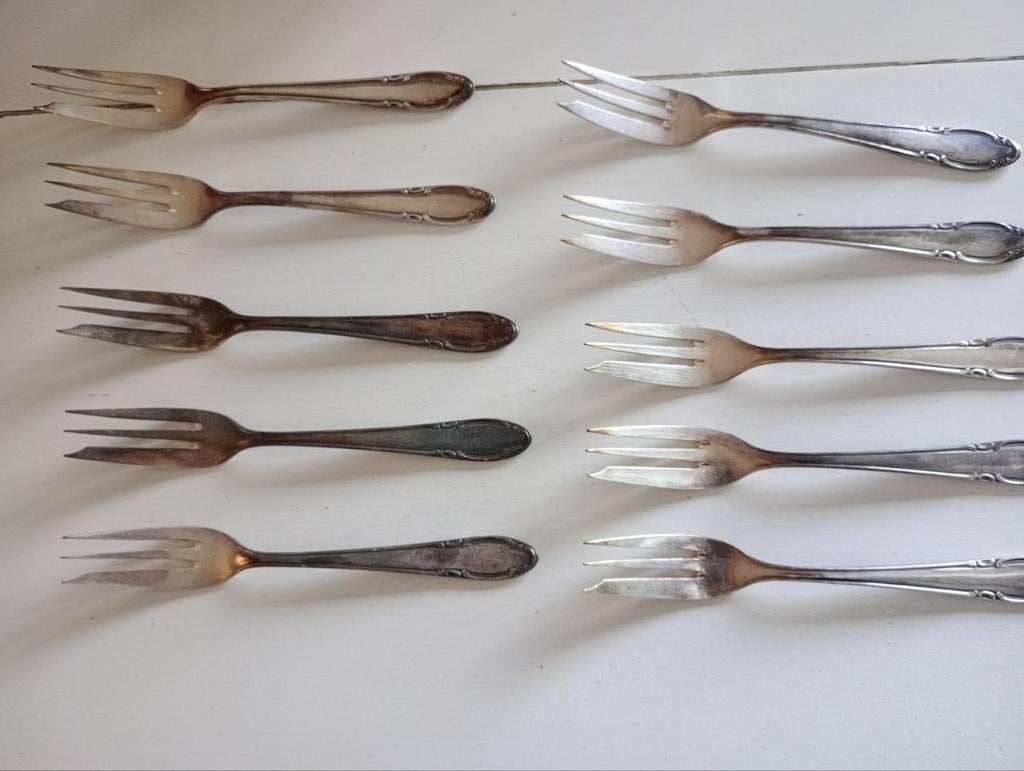 Verzilverde bestekset van 10, Ophalen