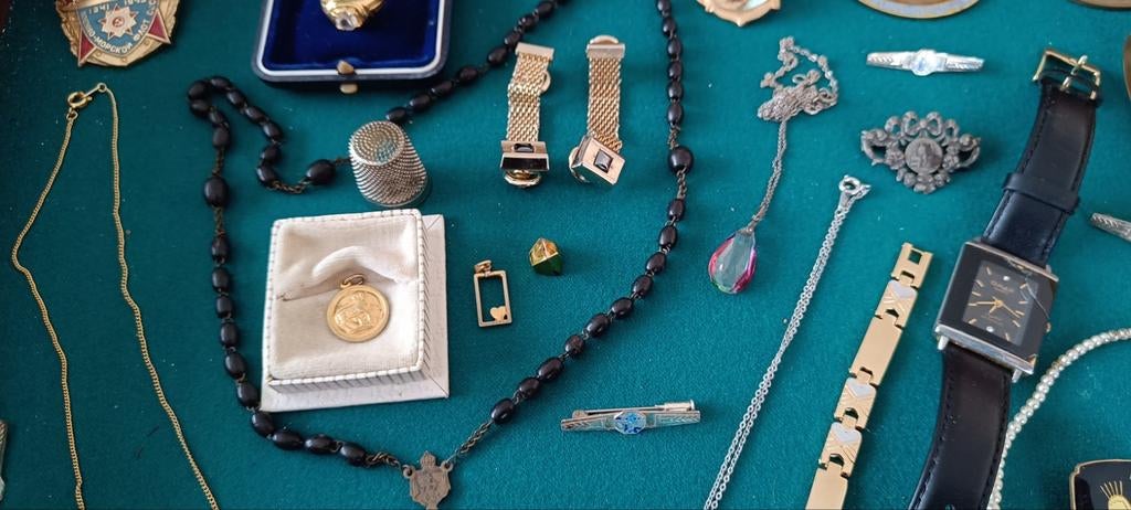 Oude Juwelen en varia, Enlèvement