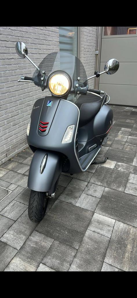 Vespa GTS 125i sport met 3254 km, Ophalen, Zo goed als nieuw