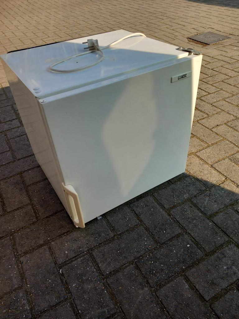 Mini koelkast, Elektronische apparatuur, Vriezers en Diepvrieskisten, Ophalen, Zo goed als nieuw