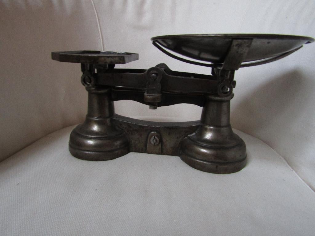 Balance ancienne type Roberval du 19 ème , en fonte, Antiquités & Art, Enlèvement ou Envoi