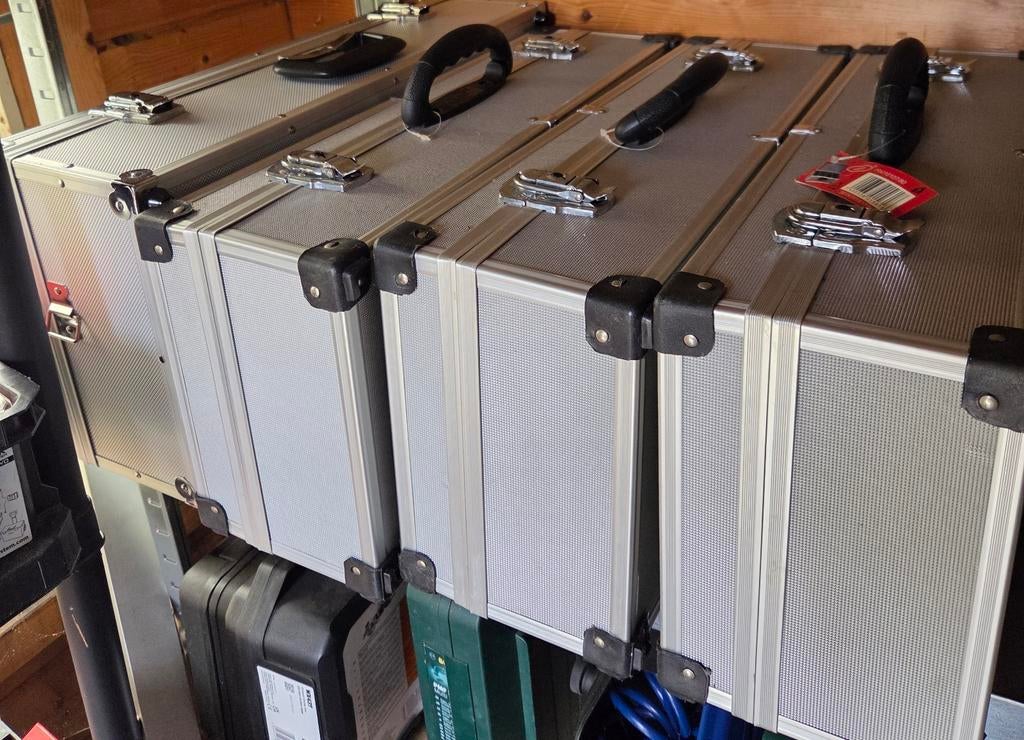 4 cd koffers, Musique & Instruments, Boîtiers & Valises, Enlèvement