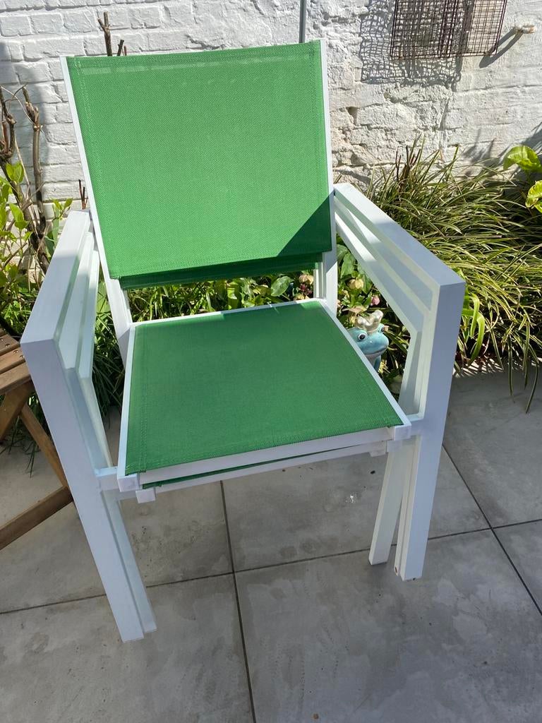 Drie tuinstoelen, Enlèvement, Comme neuf