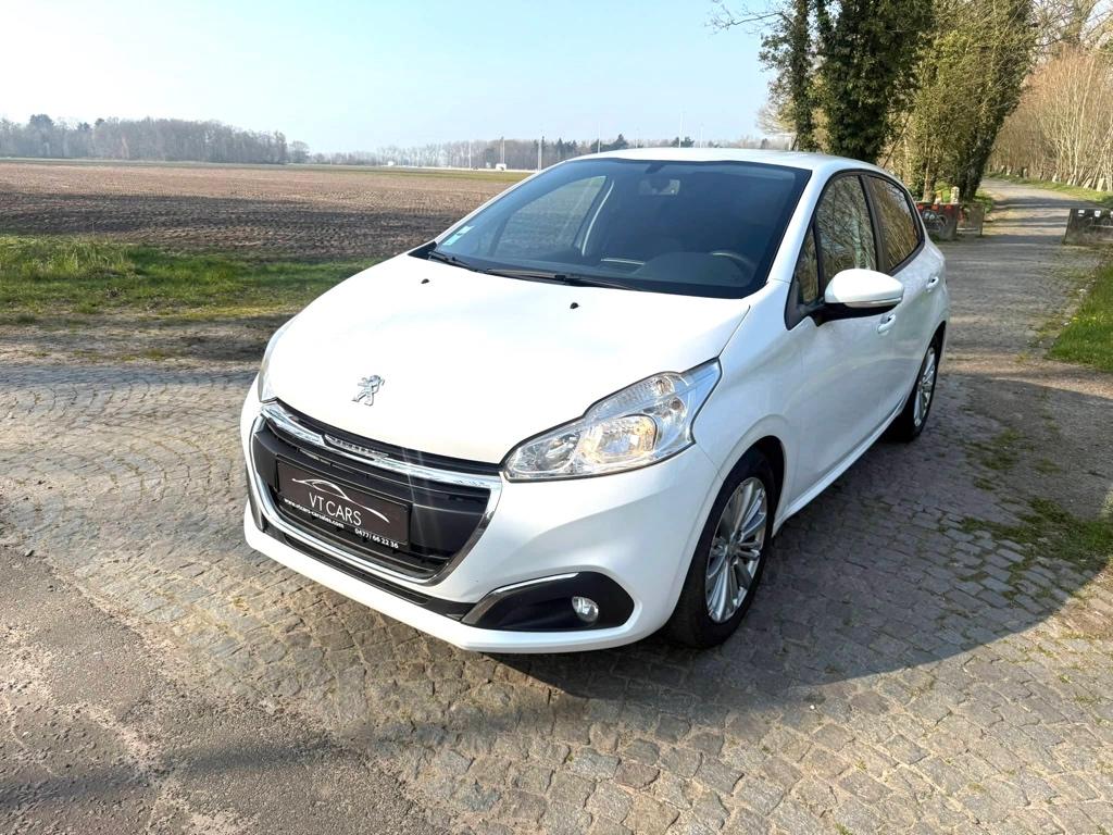 Peugeot 208 1.6 / 100PK!!! / CARPLAY / CAMERA / CRUISE CONTR, Stof, 4 cilinders, Wit, Bedrijf
