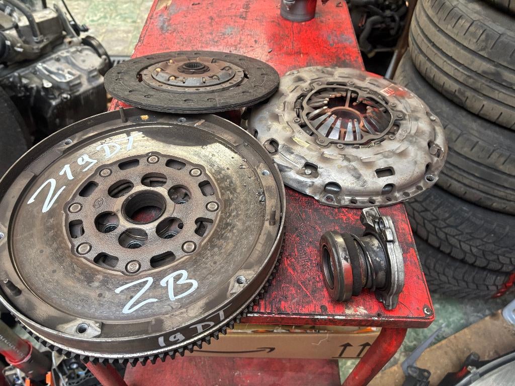 VOLANT MOTEUR BIMASSE OPEL ZAFIRA B 1900 TURBO DIESEL, Autos : Pièces & Accessoires, RUE BRIGADE PIRON 307, Enlèvement, Utilisé