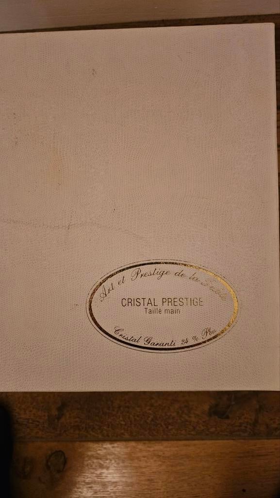 Service en cristal, Enlèvement