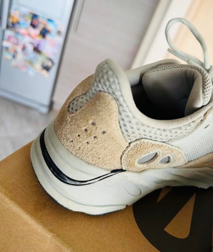 Adidas Yeezy Boost 700 Salt - Authentiek, Kleding | Dames, Schoenen, Gedragen, Sneakers, Grijs, Ophalen of Verzenden