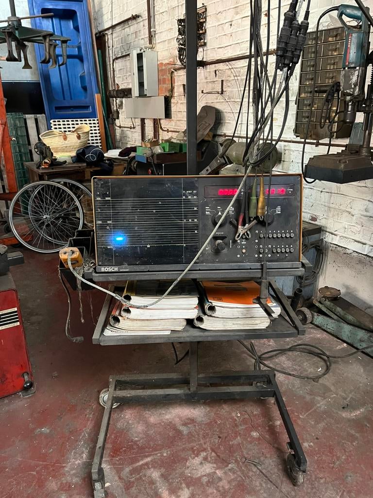 Bosch vintage motor tester, Auto diversen, Autogereedschap, Ophalen, Zo goed als nieuw
