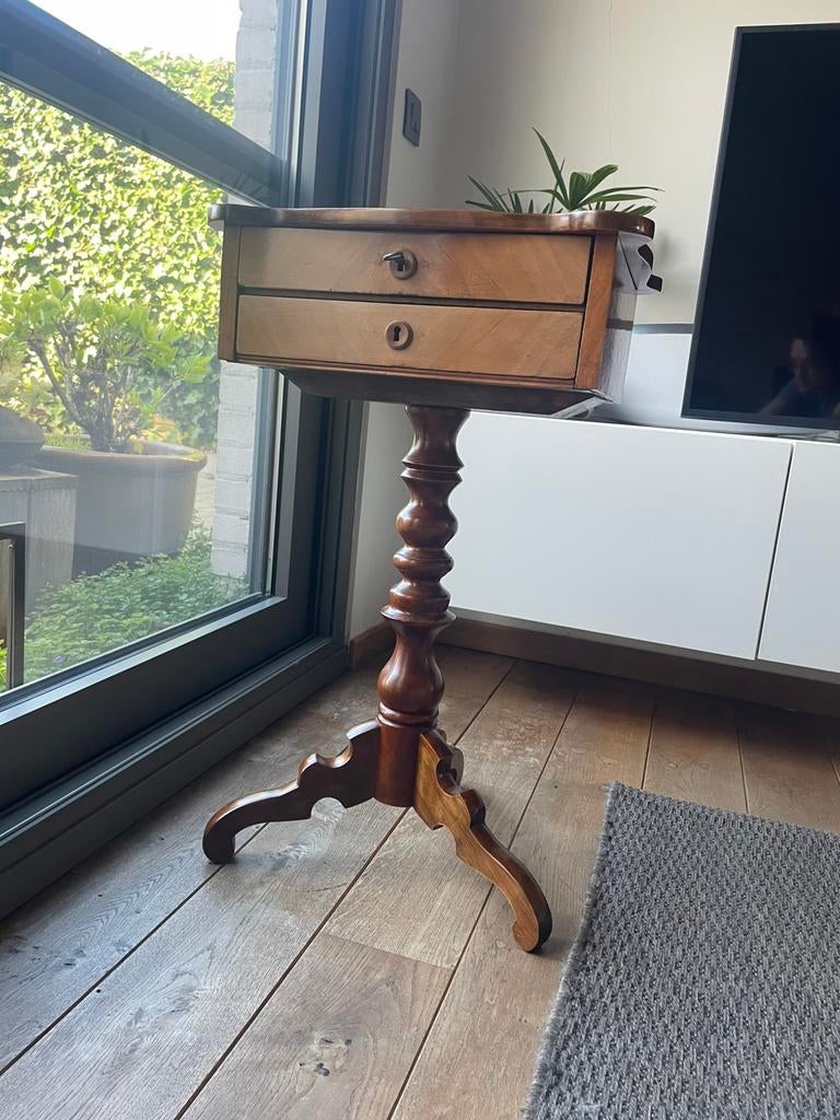 Antiek naaitafeltje, Ophalen