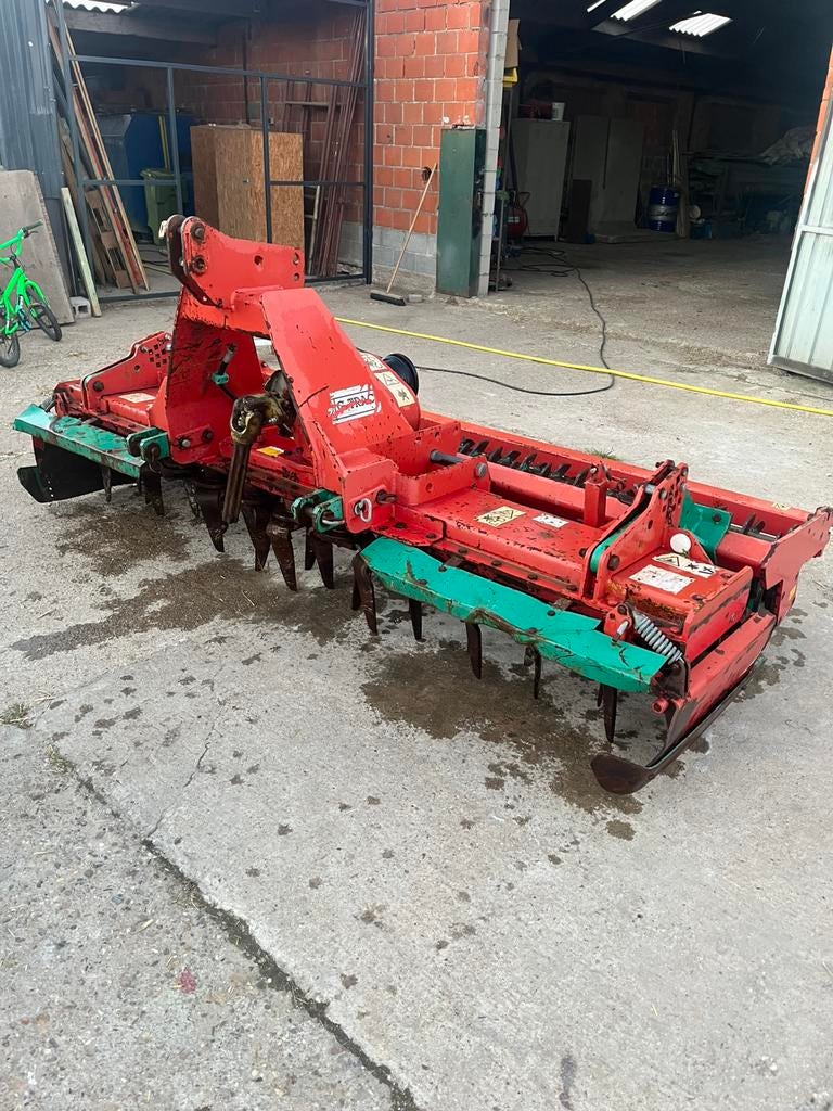 Kverneland, Zakelijke goederen, Ophalen