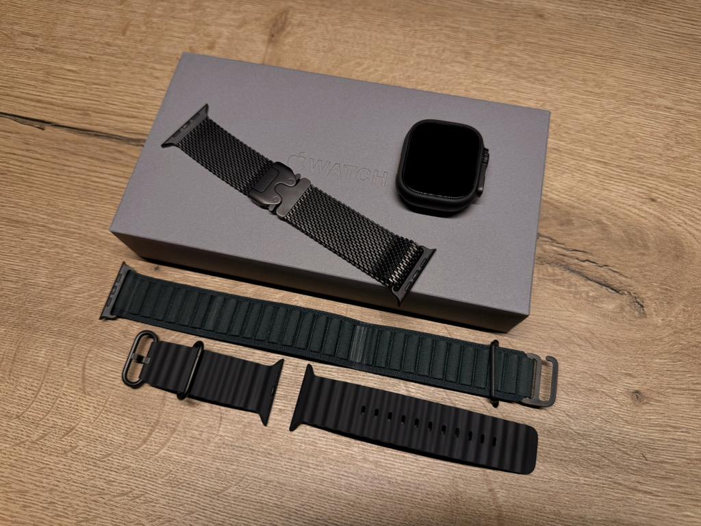 Apple watch ultra 2 black titanium+ 3 bandjes + opbergcase, Ophalen, Zwart, IOS, Zo goed als nieuw