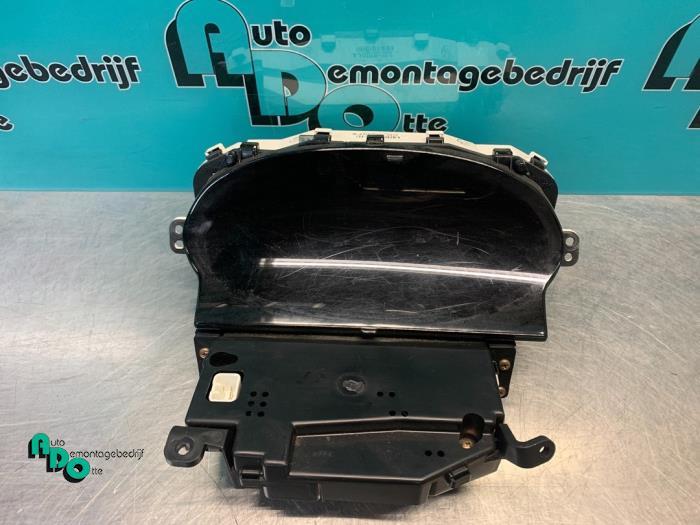 Instrumentenpaneel van een Toyota Yaris Verso (Yaris Verso 0, Gebruikt, -, -, Ophalen of Verzenden