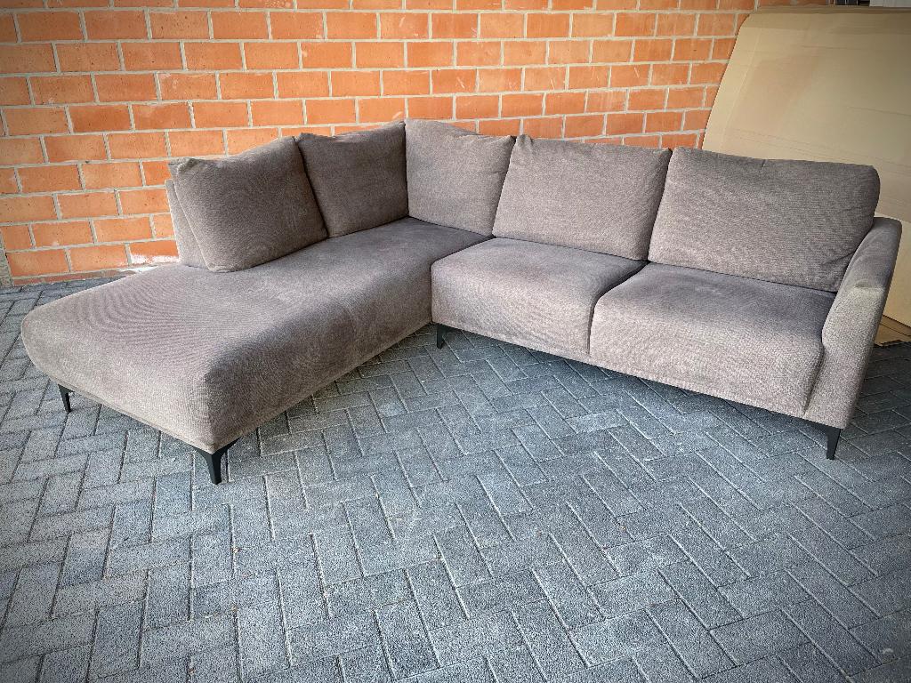 Hoeksalon in stof / NIEUWSTAAT, Huis en Inrichting, Zetels | Zetels, Ophalen, Zo goed als nieuw, Stof