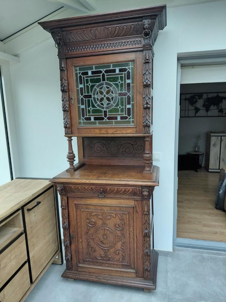 Armoire Malines avec verre réchaud en BON état.
En 2 volumes, Enlèvement