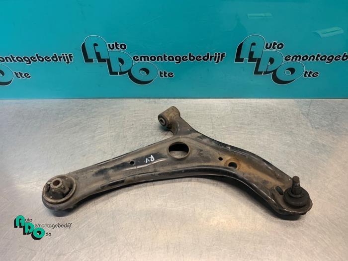 Draagarm rechts-voor van een Toyota Yaris (Yaris 1 02-), Gebruikt, -, -, Ophalen of Verzenden