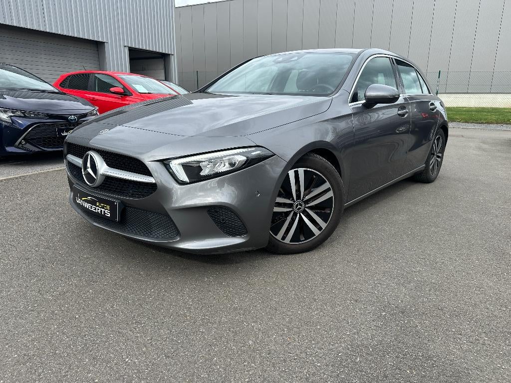 Mercedes A180, 1.3 benzine, LEDER/ CAMERA/ LED/ SFEERLICHT, Auto's, Mercedes-Benz, Voorwielaandrijving, Leder, Bedrijf, 5 deurs