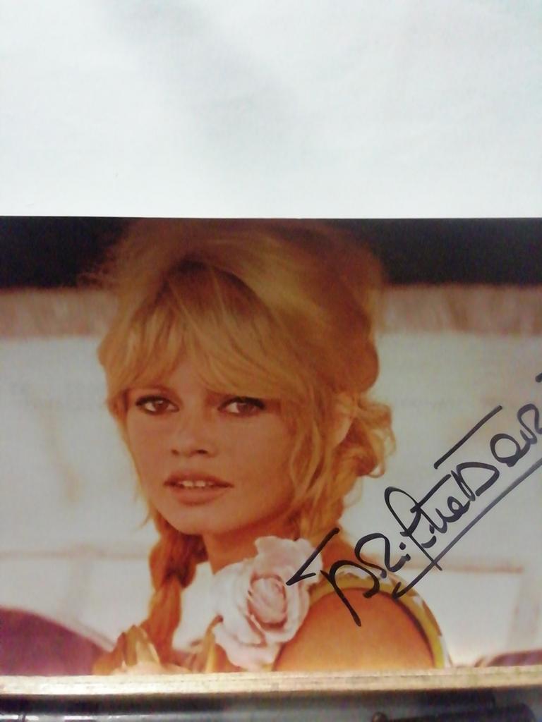 Brigitte Bardot met originele handtekening, Verzamelen, Muziek, Artiesten en Beroemdheden, Ophalen of Verzenden