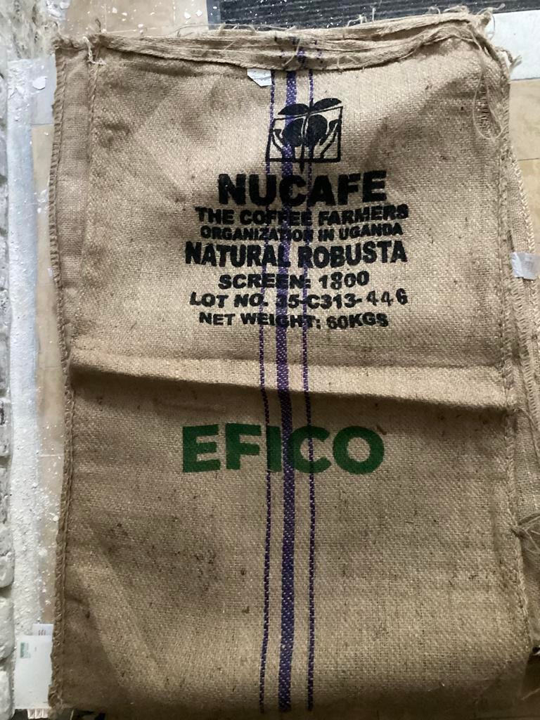 Grands sacs en toile de jute, Enlèvement