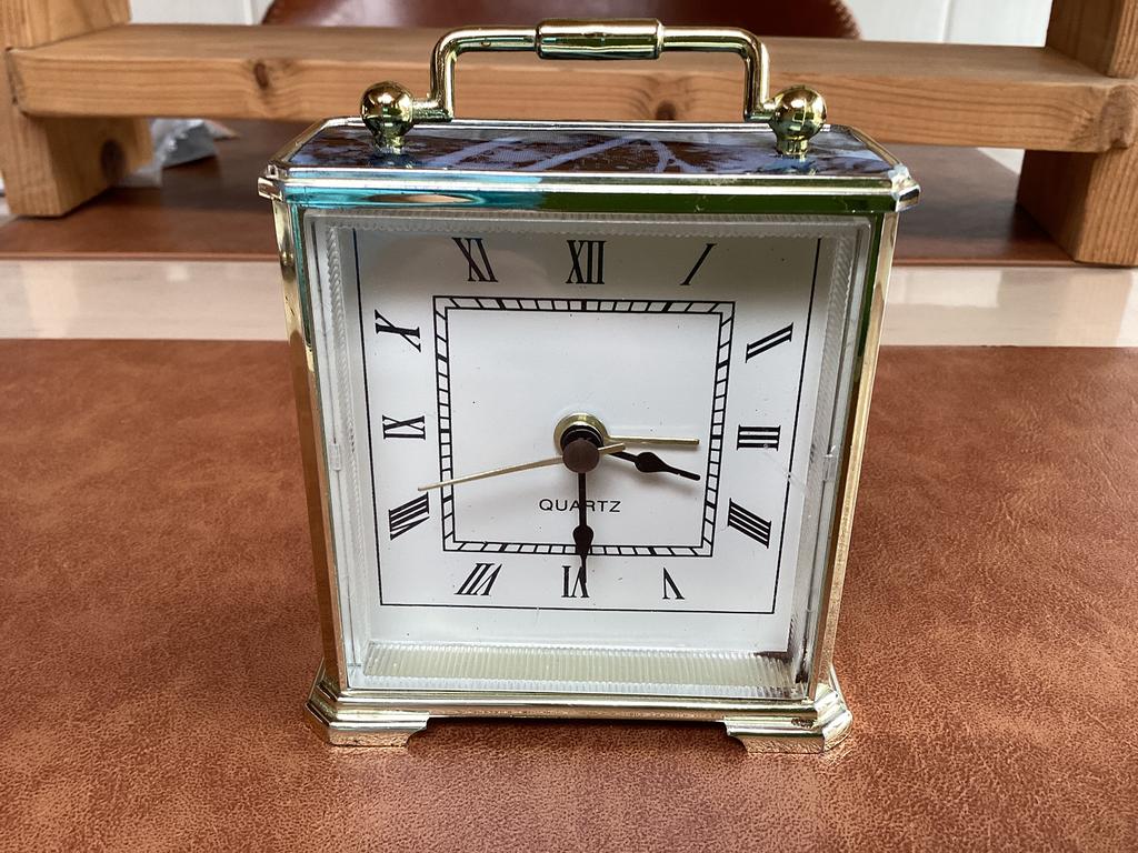 Goudkleurig staklokje/reiswekker, Huis en Inrichting, Woonaccessoires | Klokken, Ophalen, Gebruikt