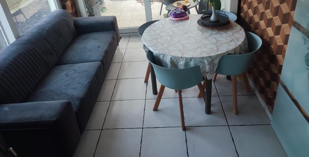 Salon 3 pereonne table est chaise, 75 cm ou plus, 150 à 200 cm, Comme neuf, Enlèvement