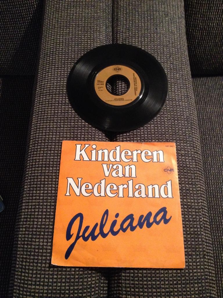 Single Juliana Kinderen van Nederland 1979 CNR Wilhelmus, Ophalen of Verzenden, Zo goed als nieuw, Nederlandstalig, Single