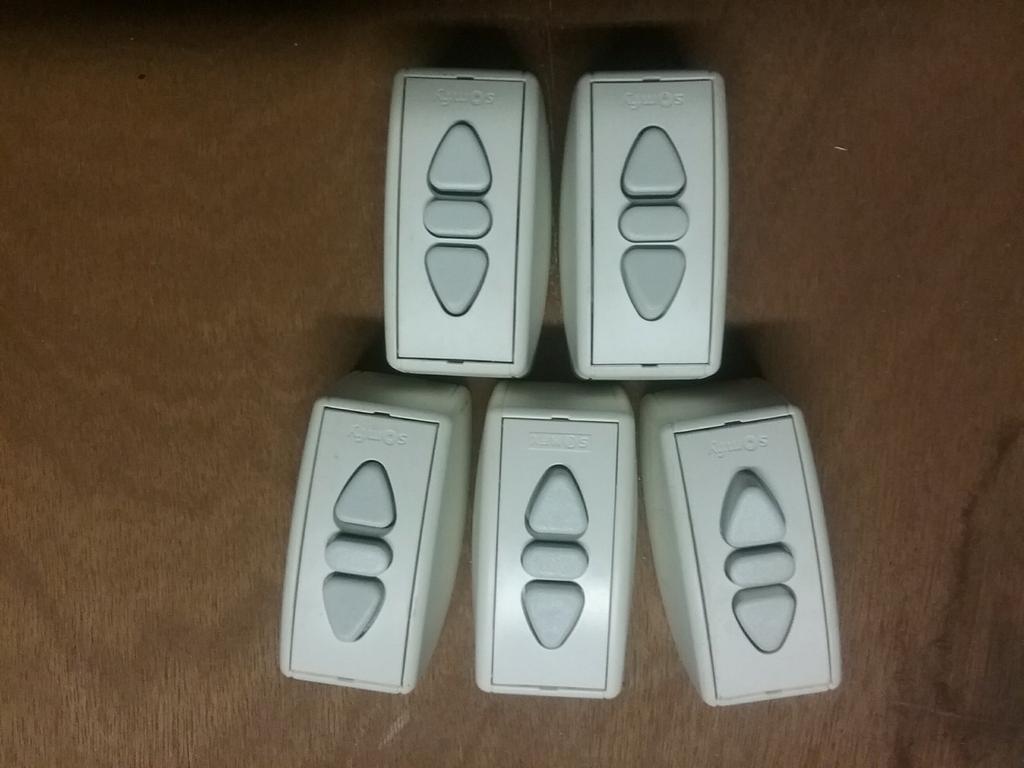 Interrupteur pour ouverture et fermeture volets électrique, Bricolage & Construction, Volets, Enlèvement, Comme neuf