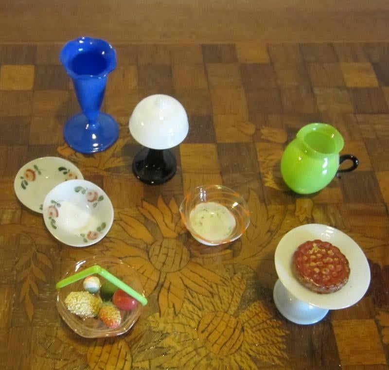 7 st antieke miniatuur glazen tafelaccessoires poppenhuis, Verzenden