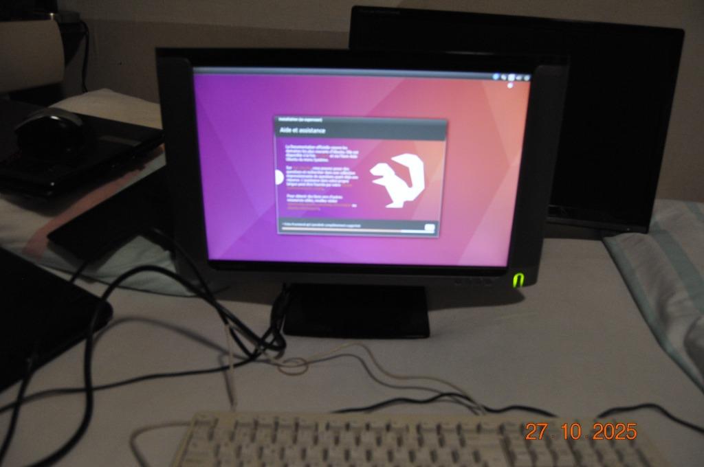 PC de BUREAU COMPLET avec "LINUX UBUNTU" installé imprimante, HDD, Avec carte vidéo, Enlèvement, Utilisé