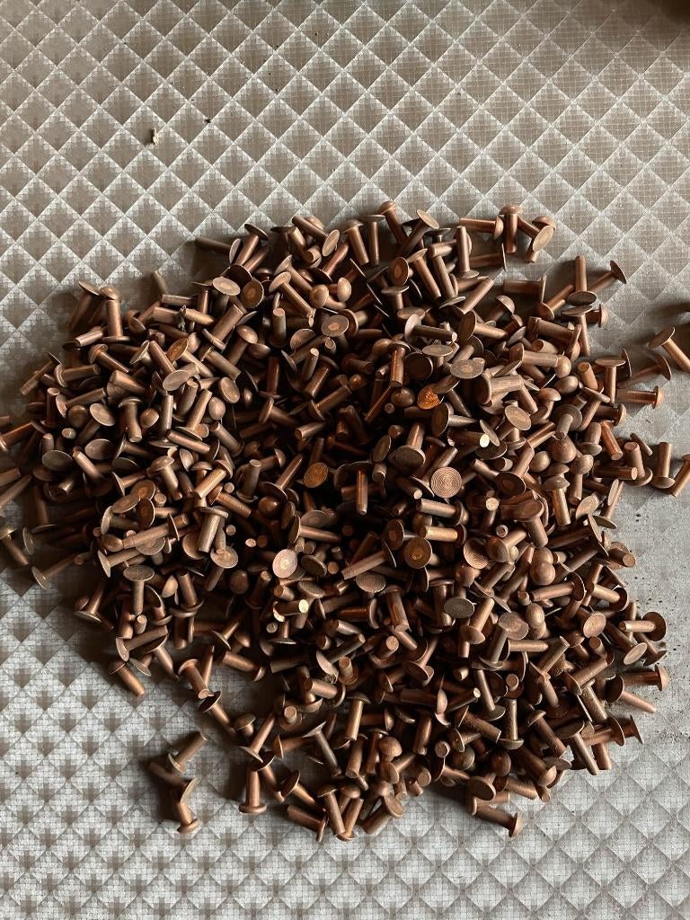 Koper Klinknagels., Ophalen of Verzenden, Zo goed als nieuw