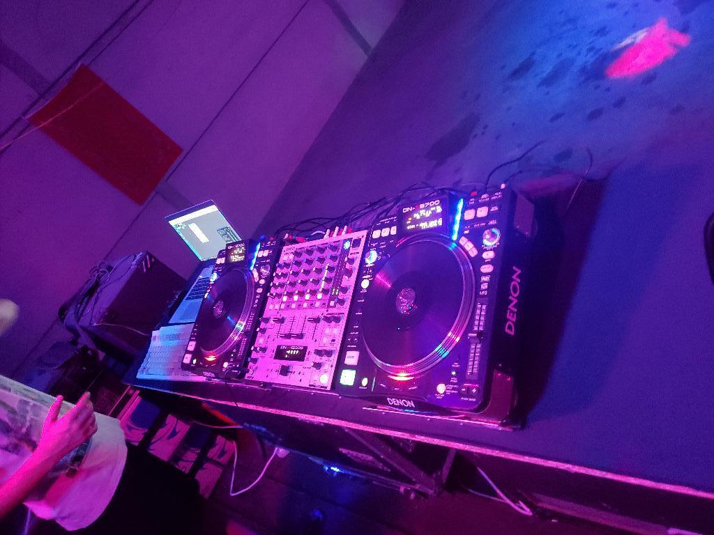 Verhuur -Discobar–geluid-feestverlichting-moving head-DJ, Ophalen, Zo goed als nieuw, Dj-set, Denon