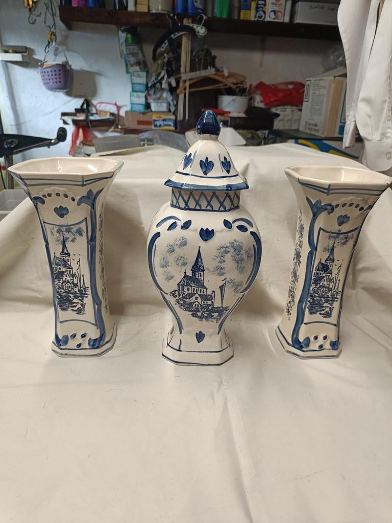 Schouwgarnituur in delfts3 stuks Hoogte 33 van pot deksel, Enlèvement