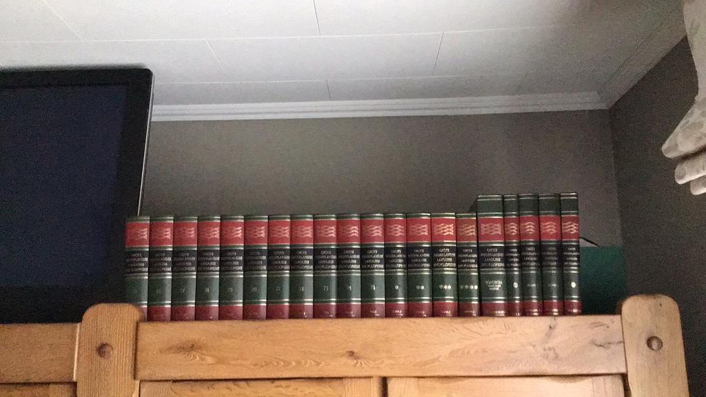 Larousse 25 delen + 10 sup., Ophalen, Zo goed als nieuw