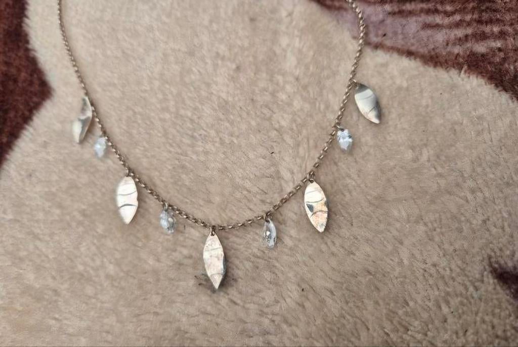 Zilveren ketting Victoria juwelen met bladeren en crystals, Handtassen en Accessoires, Kettingen, Ophalen of Verzenden, Zo goed als nieuw