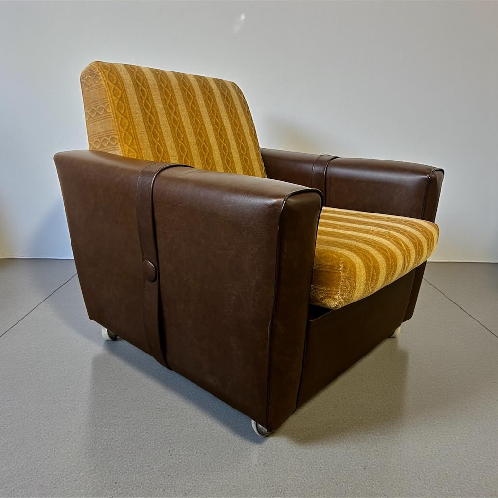 Fauteuil vintage marron/ocre, assise simple sur roulettes, Antiquités & Art, Enlèvement ou Envoi