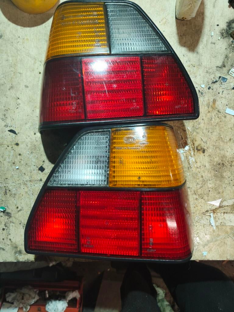 Feux arrière golf 2 hella, Autos : Pièces & Accessoires, Éclairage