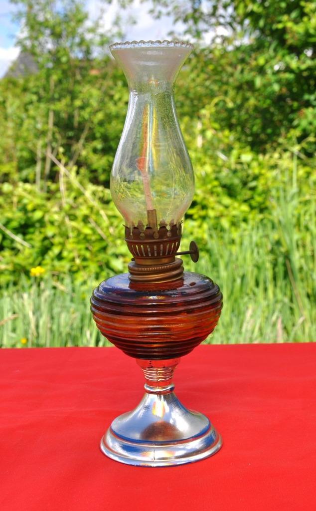 petite lampe a petrole verre brun, Antiquités & Art, Enlèvement ou Envoi