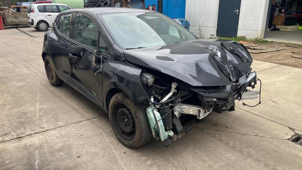 Renault Clio 2015 139.845 km (voiture accidentée) Essence1.2, Euro 5, Entreprise, Boîte manuelle, Noir