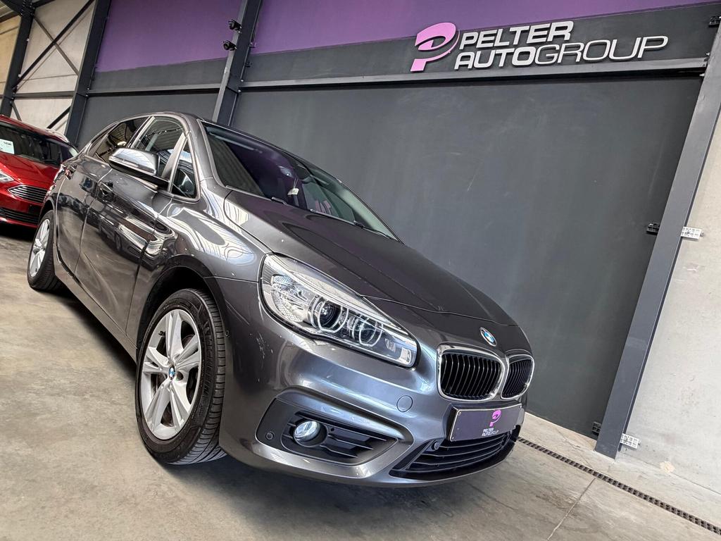 BMW 218 Active Tourer Automaat Navigatie, Auto's, BMW, Parkeersensor, Zwart, Bedrijf, 5 zetels