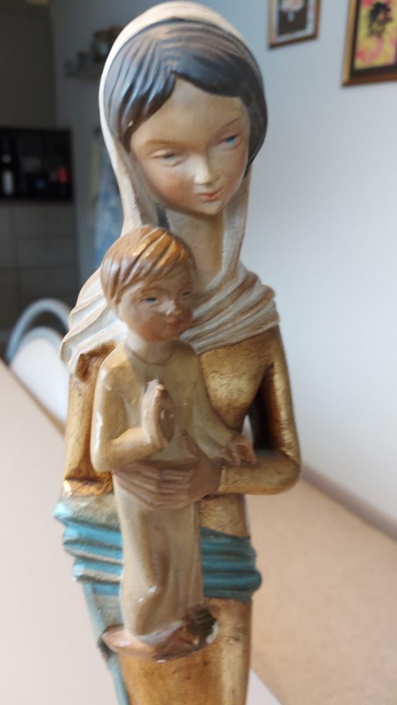 Maria met kind. Hoogte 42 cm, Ophalen