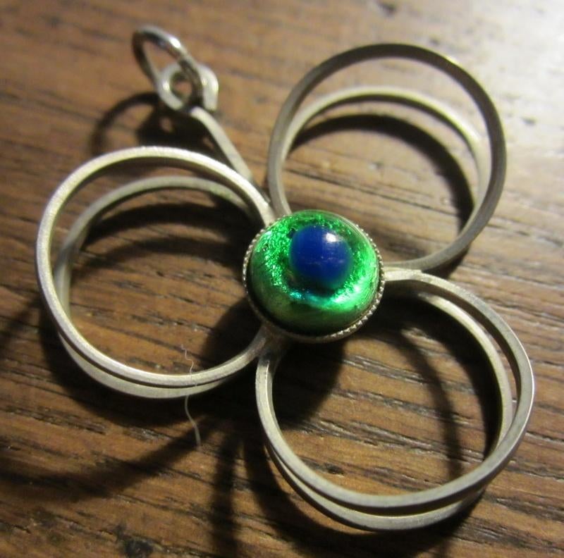 Pendentif en métal des années 60 avec pierre, Bijoux, Sacs & Beauté, Envoi, Autres matériaux, Pendentif