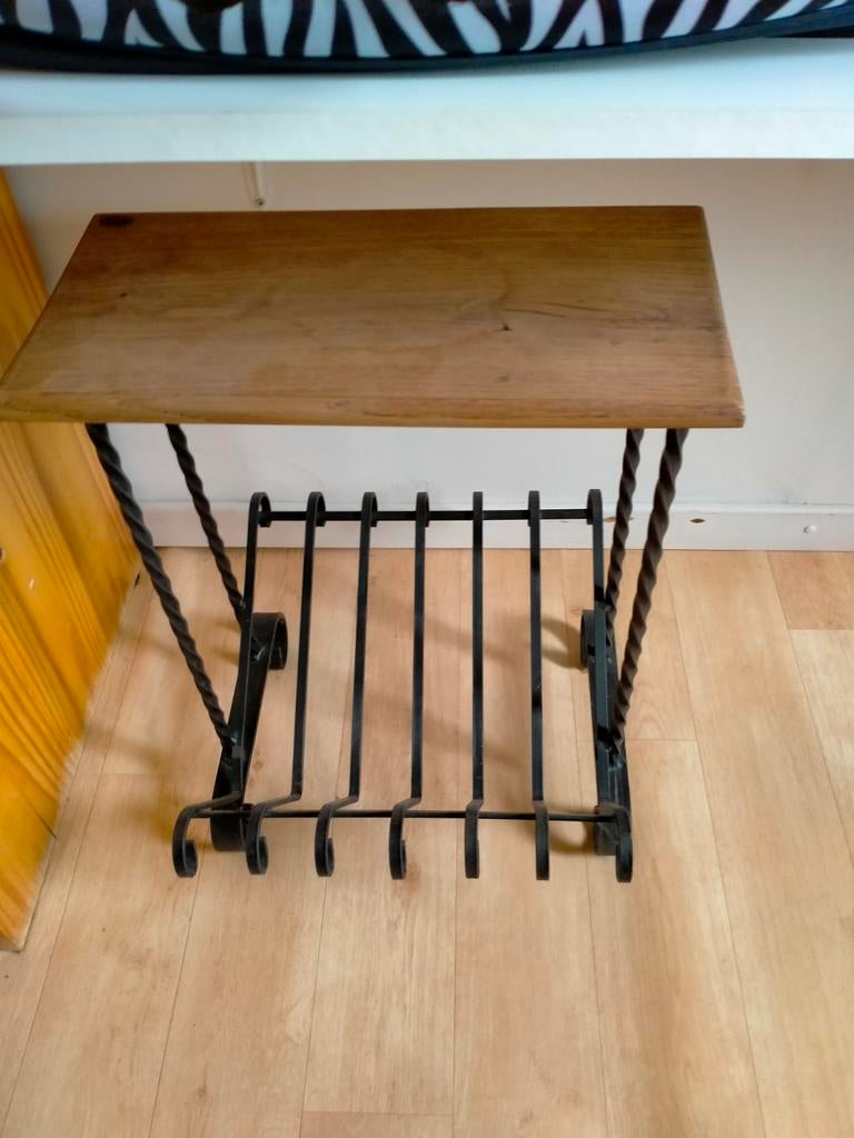 Dagblad tafeltje, Huis en Inrichting, Woonaccessoires | Krantenbakken en Lectuurbakken, Ophalen