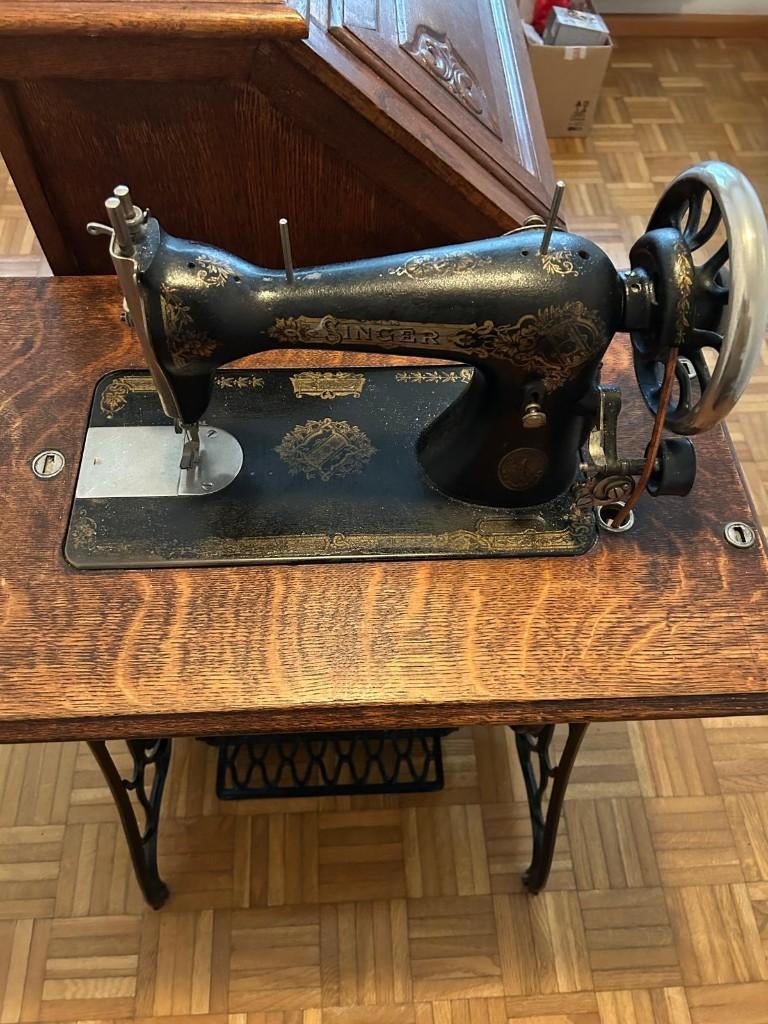Antieke naaimachinell SINGER., Ophalen