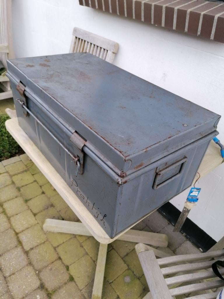 Kist in ijzer., Bricolage & Construction, Boîtes à outils, Enlèvement