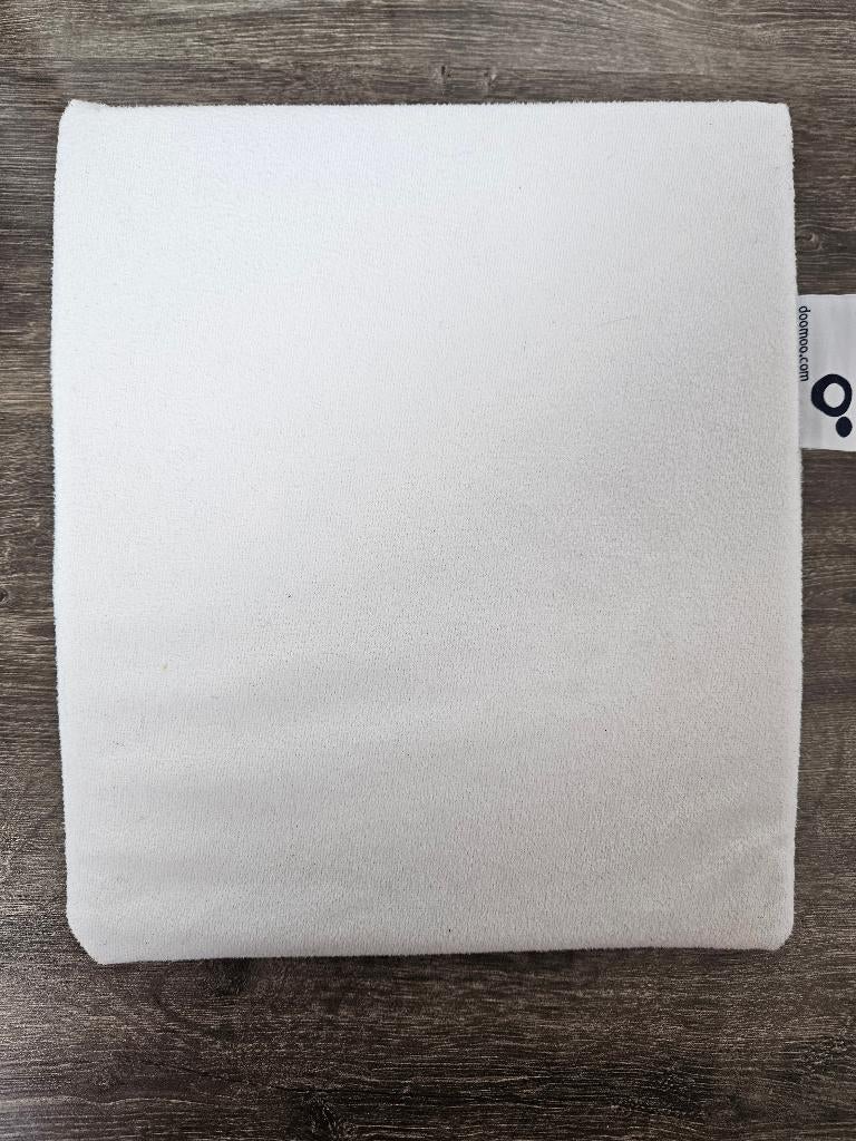 Doomoo babykussen, Kinderen en Baby's, Kinderkamer | Beddengoed, Zo goed als nieuw, Kussen, Wit, Jongetje of Meisje, Ophalen of Verzenden