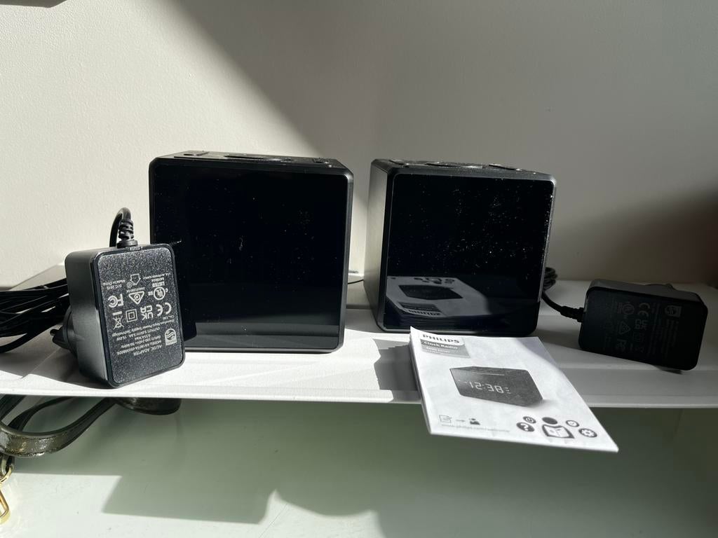 2 identieke NIEUWE wekkerradio’s Philips, Electroménager, Réveils, Enlèvement, Neuf, Digital